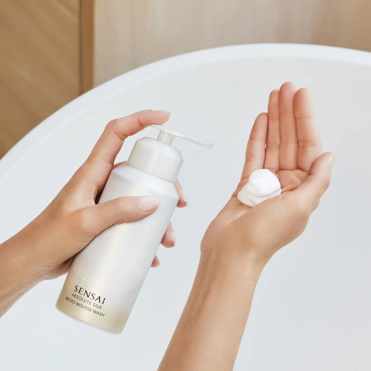 Absolute Silk Micro Mousse Wash