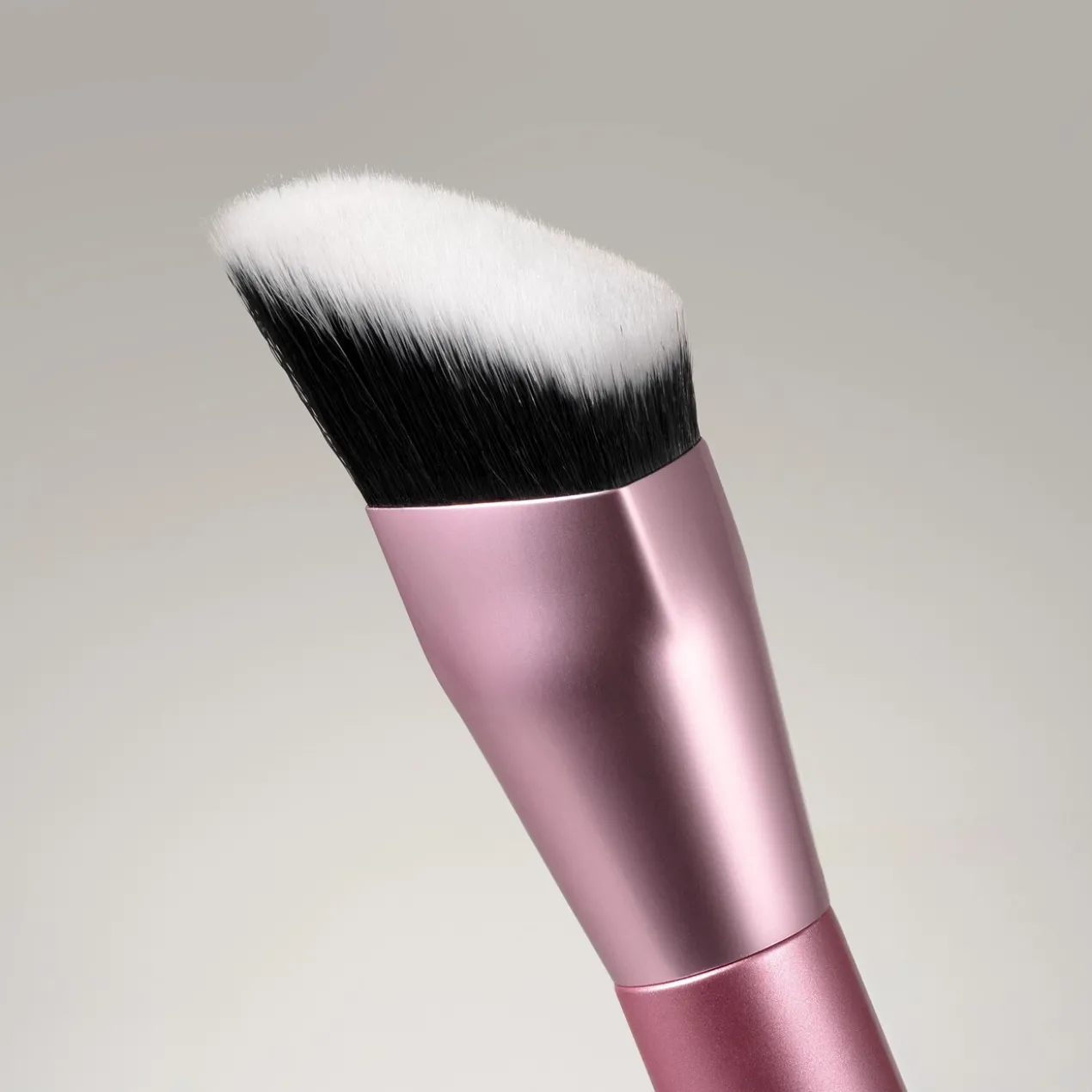 Cheek Hugging Brosse de Contouring
