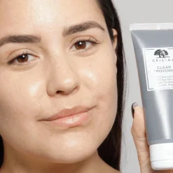 Clear Improvement Masque au Charbon Actif pour Purifier les Pores