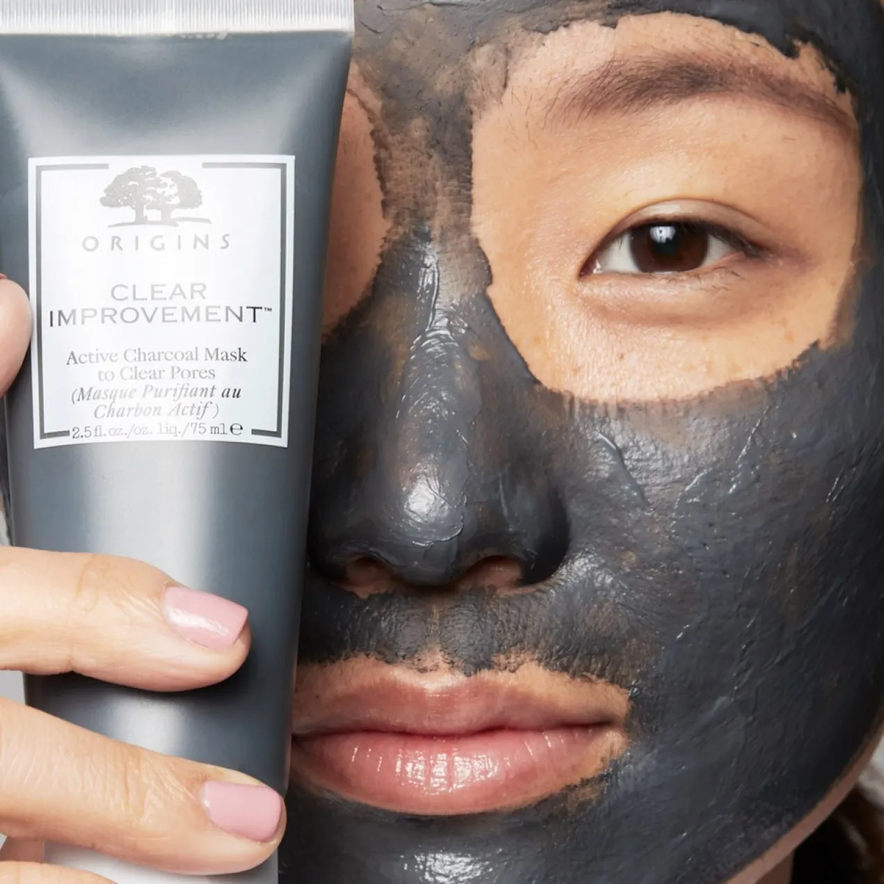 Clear Improvement Masque au Charbon Actif pour Purifier les Pores