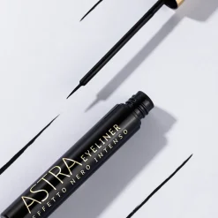 Eyeliner effet noir intense
