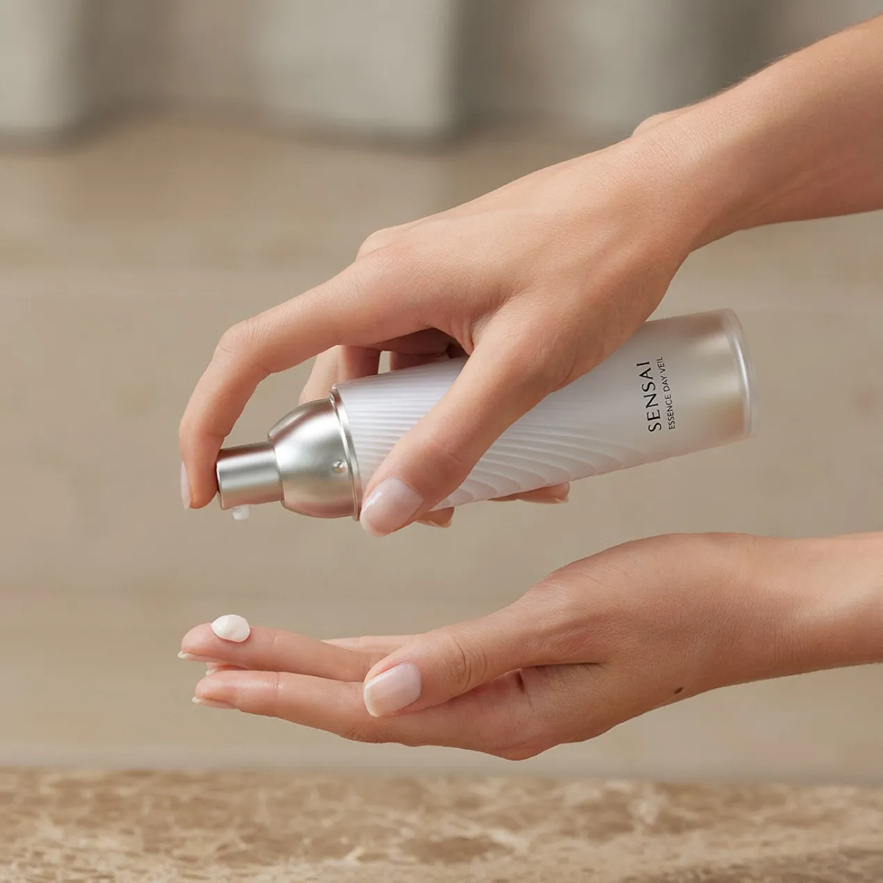Sensai Essence Day Veil SPF30 Anti-Âge