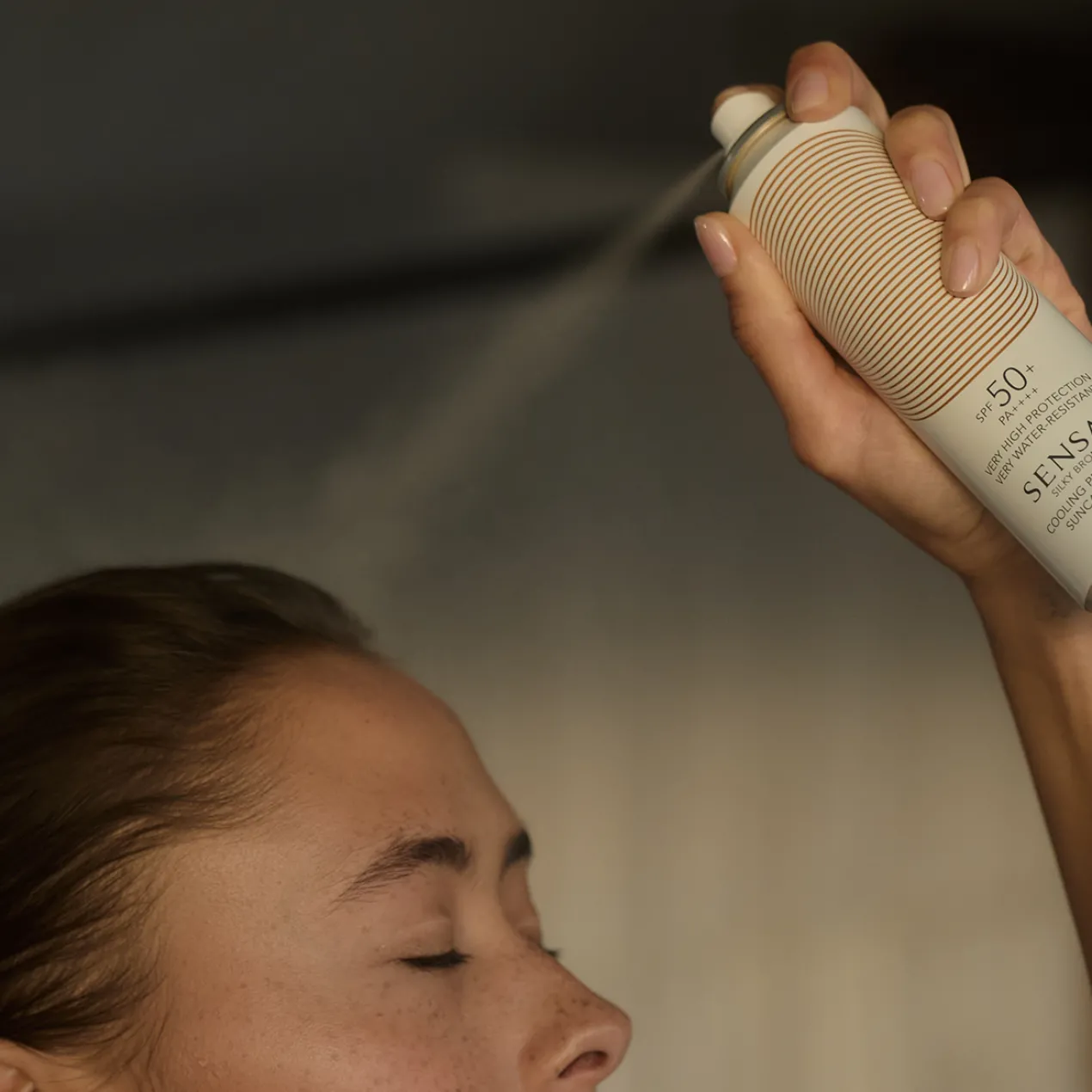 Silky Bronze Cooling Spray Solaire Anti-âge SPF50+