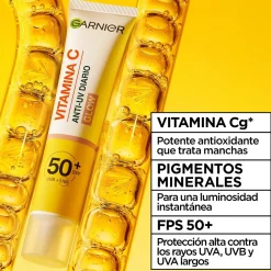 Vitamine C Fluide Anti-Taches Anti-UV Quotidien Effet Glow SPF50+